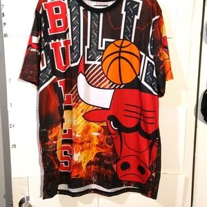 Vtg/classic chicago bulls all over shirt
